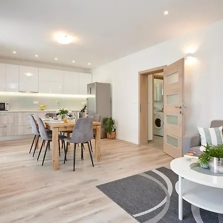 Laurus * トロギール