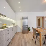 Laurus Apartment