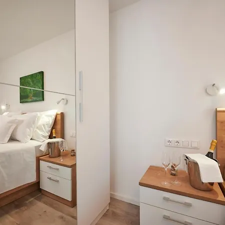 Laurus Apartment