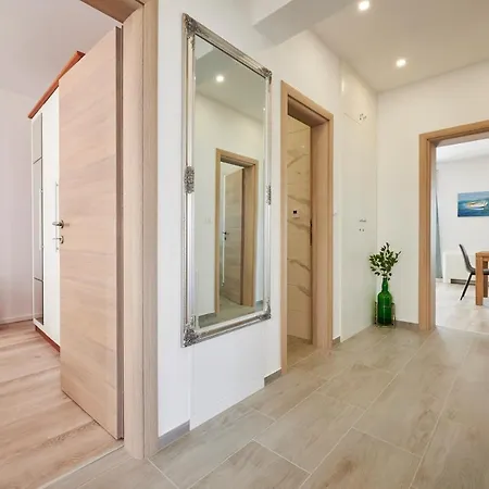 Laurus Apartment
