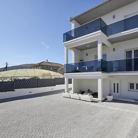 Laurus Апартаменти Трогір